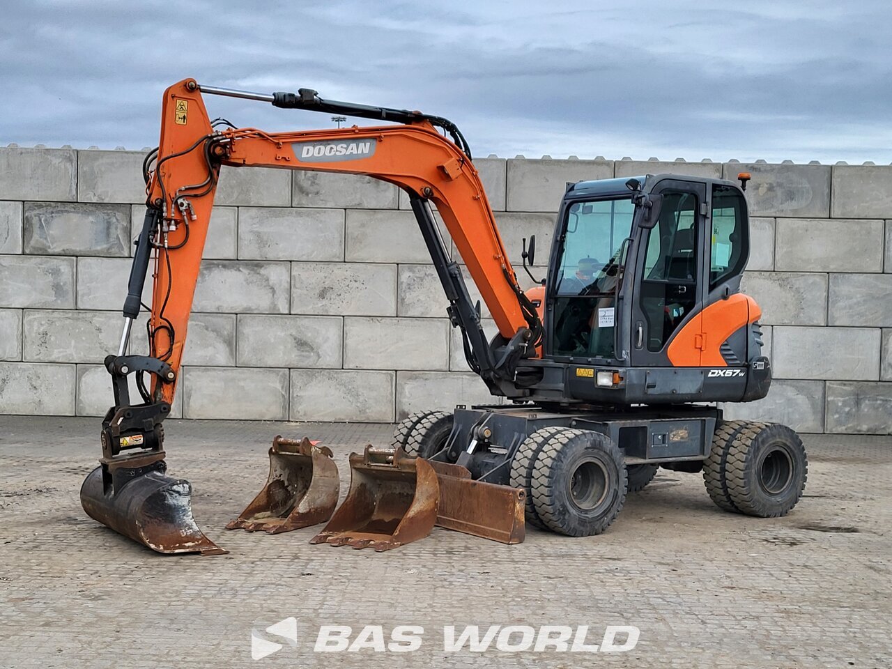 Pelle Sur Pneus Doosan DX 165 WR IMC Models - Occasion