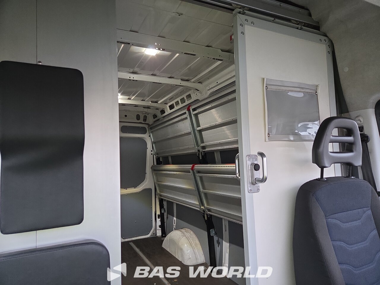 Other : Iveco Daily 35S12 Closed box van