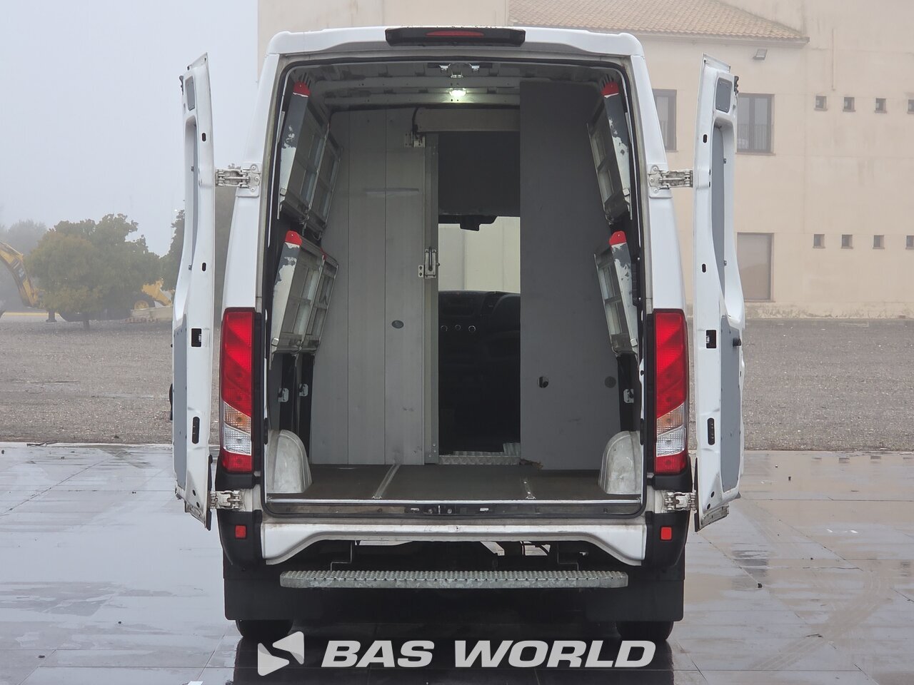Other : Iveco Daily 35S12 Closed box van