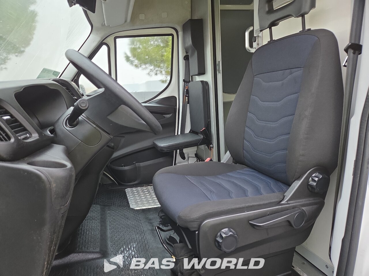 Other : Iveco Daily 35S12 Closed box van