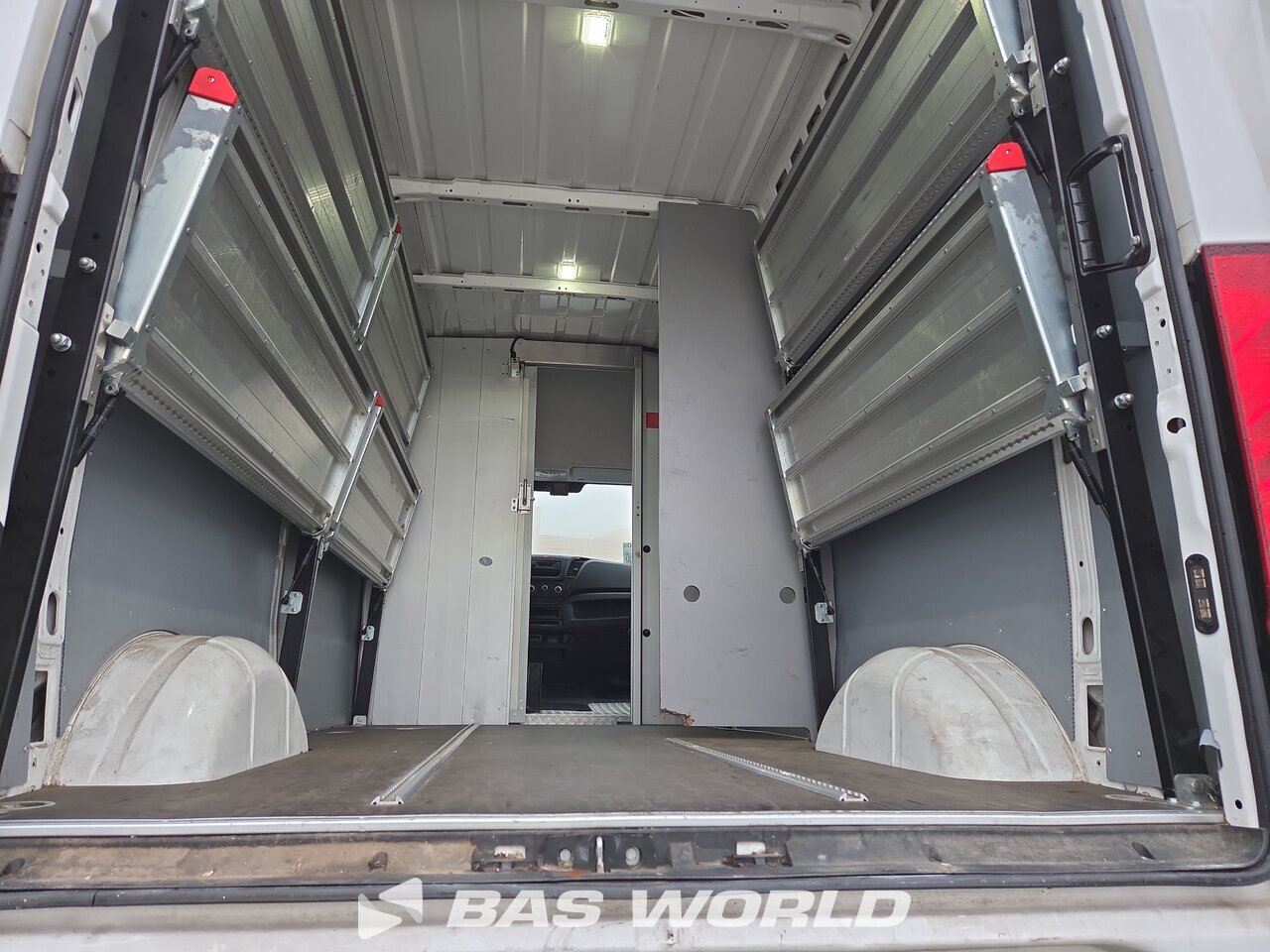 Other : Iveco Daily 35S12 Closed box van