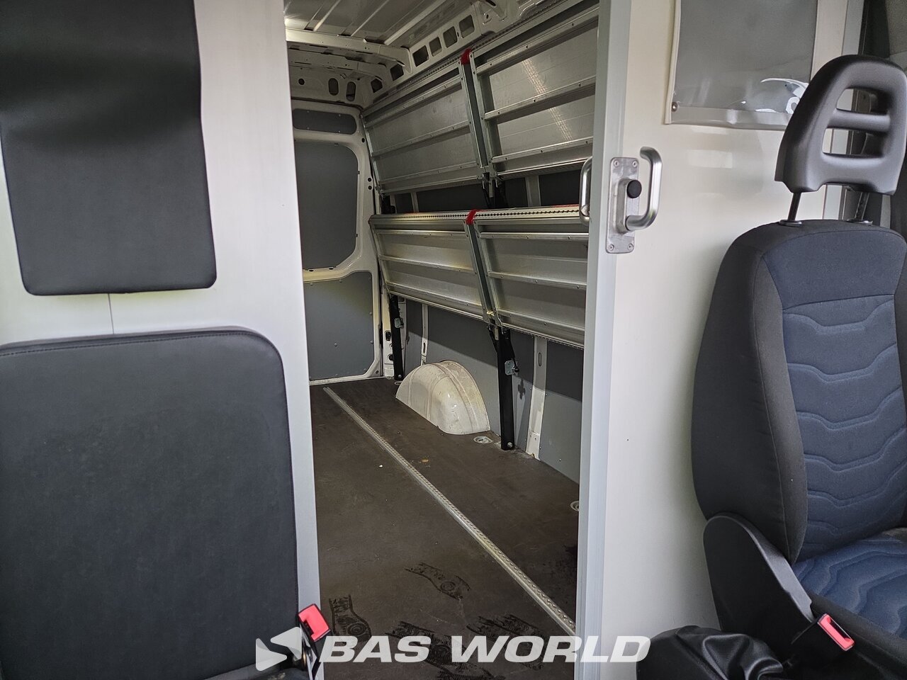 Other : Iveco Daily 35S12 Closed box van