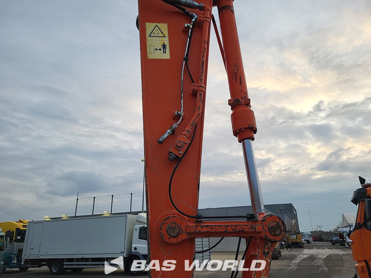 Hitachi ZX210 LC -5B Rupsgraafmachine - BAS World