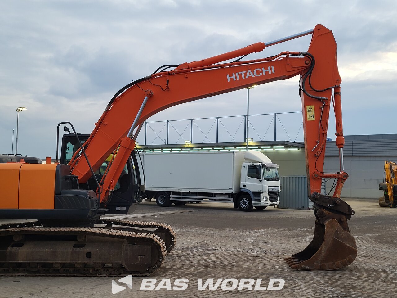 Hitachi ZX210 LC -5B Rupsgraafmachine - BAS World