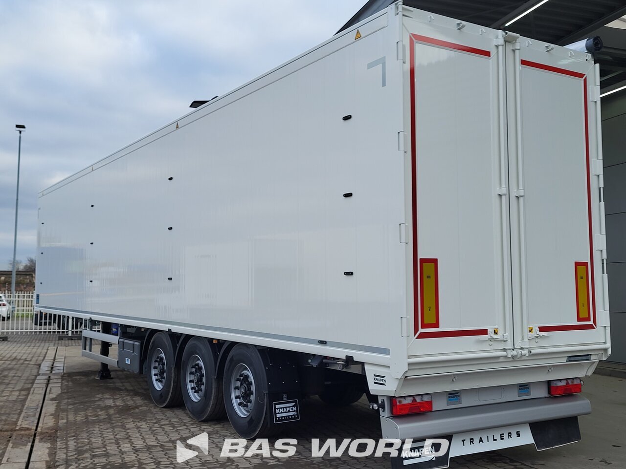 Back left : Knapen K100 10MM 92m3 Walking floor
