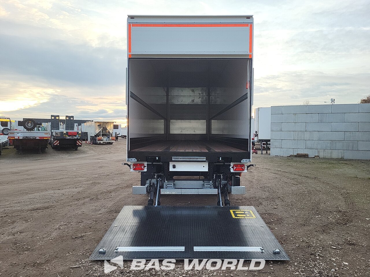 Other : System Trailers Closed Box semi trailer
