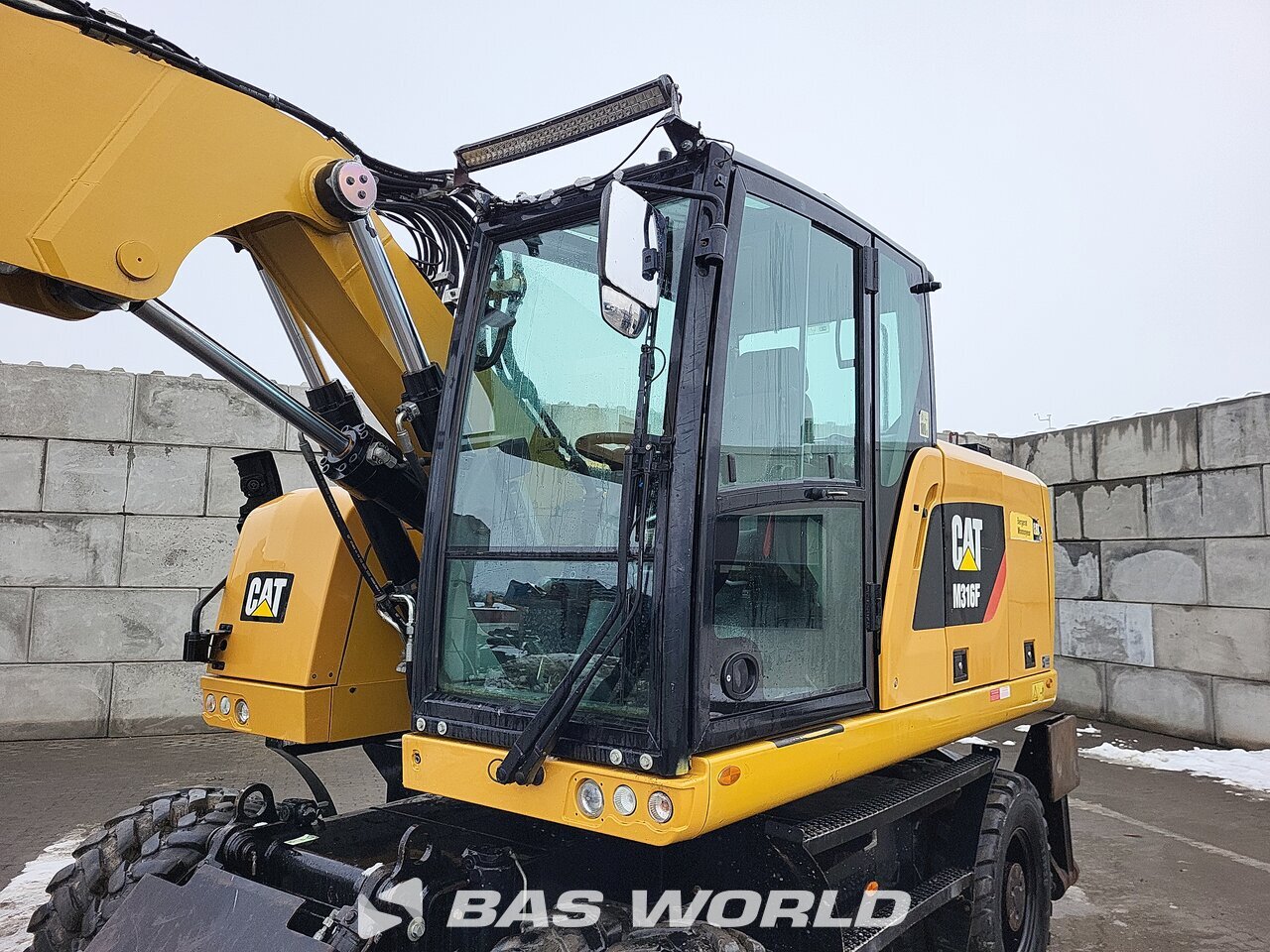 Other : Caterpillar M316 F Excavator cu roți