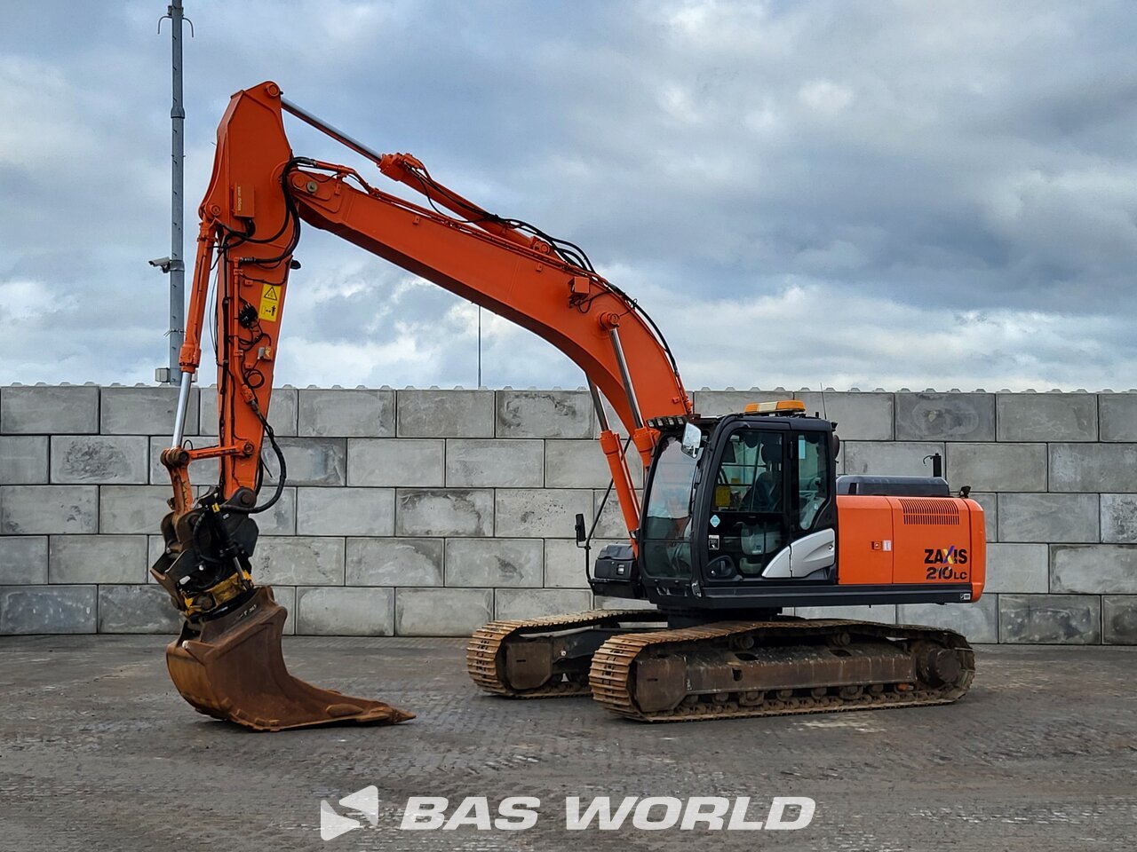 Hitachi ZX210 LC-5B Rupsgraafmachine - BAS World