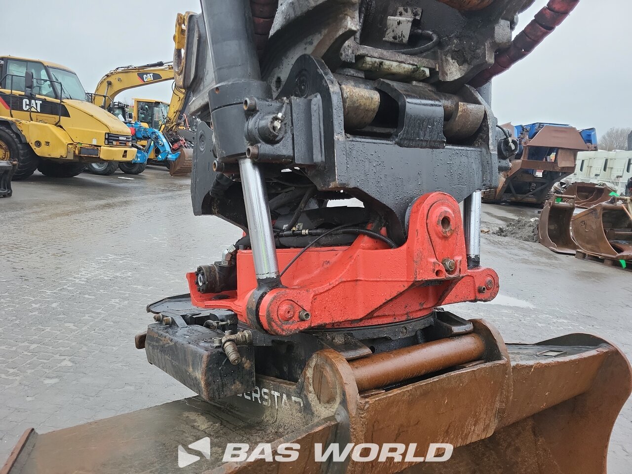 Other : Hitachi ZX300 LC -6 Pelle sur chenilles