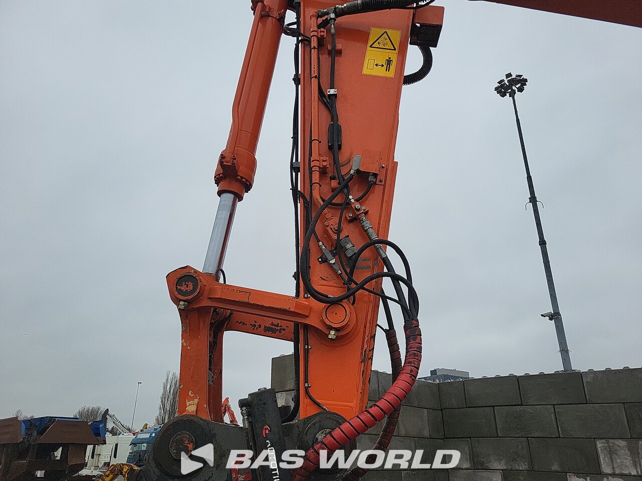 Other : Hitachi ZX300 LC -6 Pelle sur chenilles