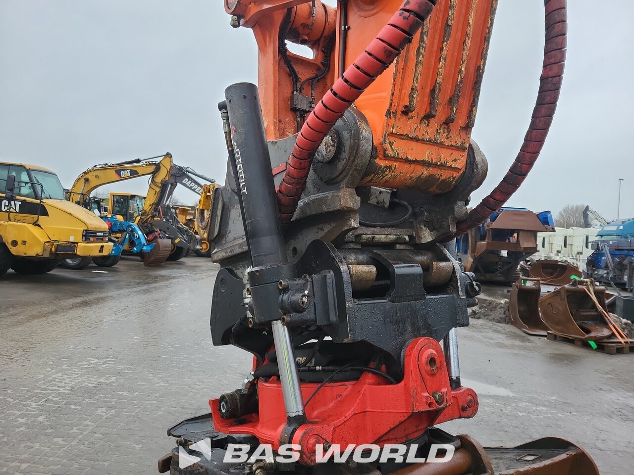 Other : Hitachi ZX300 LC -6 Pelle sur chenilles