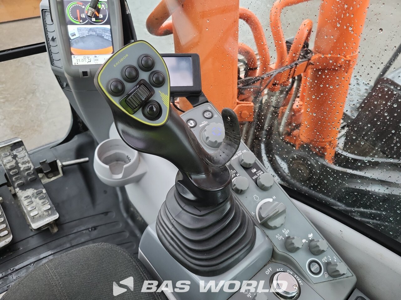 Other : Hitachi ZX300 LC -6 Pelle sur chenilles