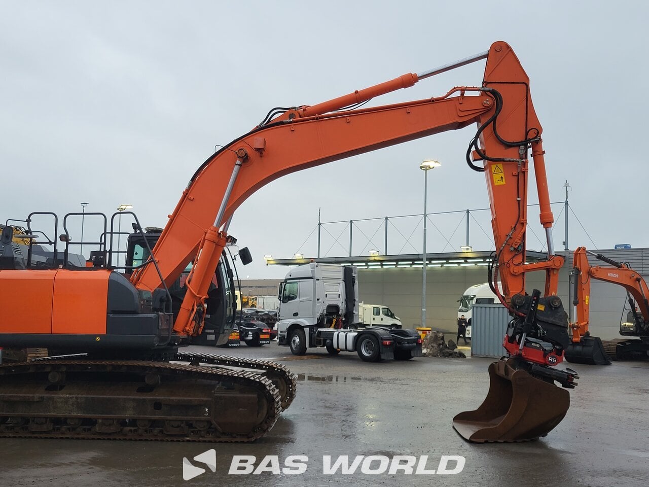 Other : Hitachi ZX300 LC -6 Pelle sur chenilles