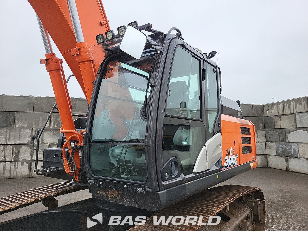 Other : Hitachi ZX300 LC -6 Pelle sur chenilles