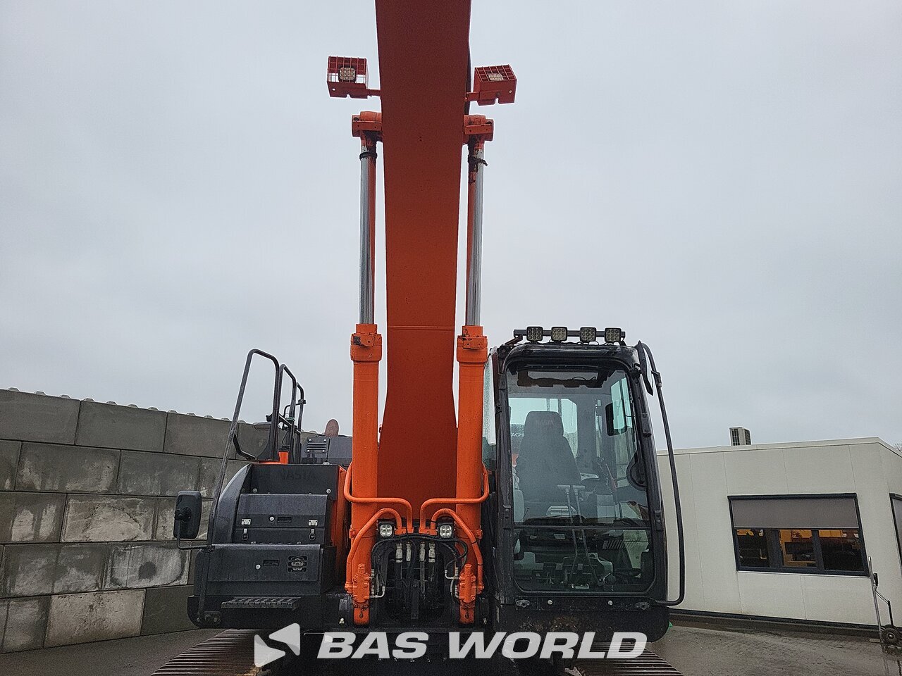 Other : Hitachi ZX300 LC -6 Pelle sur chenilles