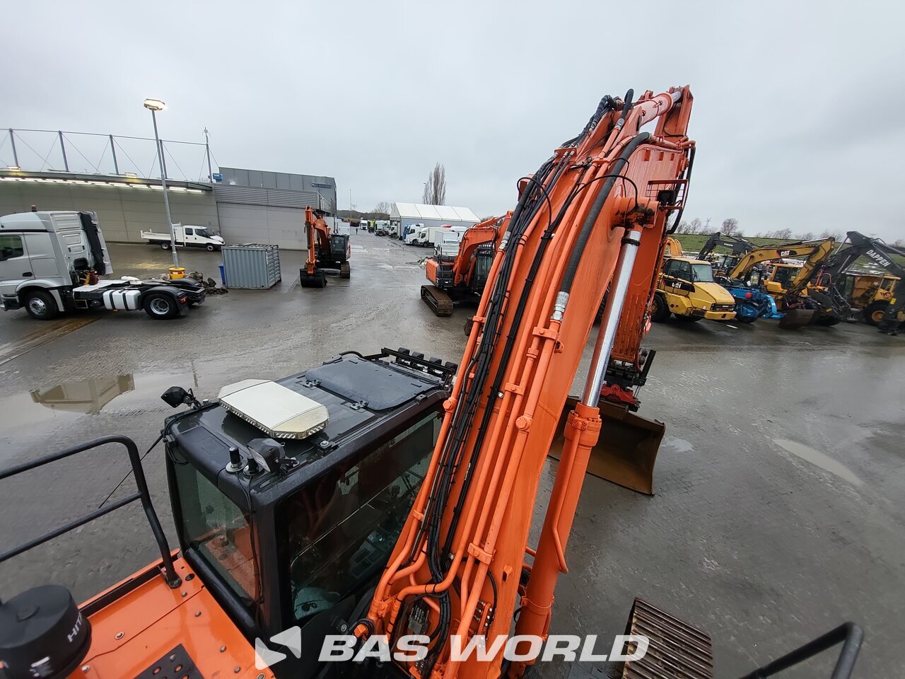 Other : Hitachi ZX300 LC -6 Pelle sur chenilles