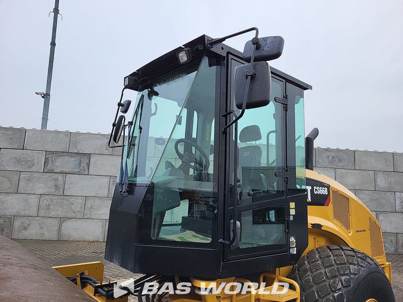 Other : Caterpillar CS66 B Single drum roller