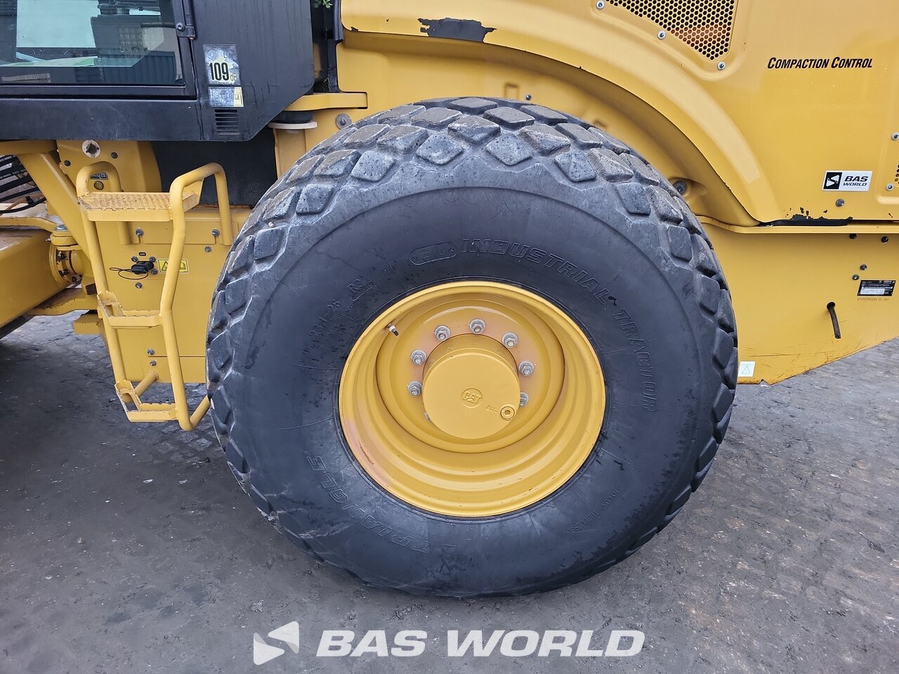 Other : Caterpillar CS66 B Single drum roller