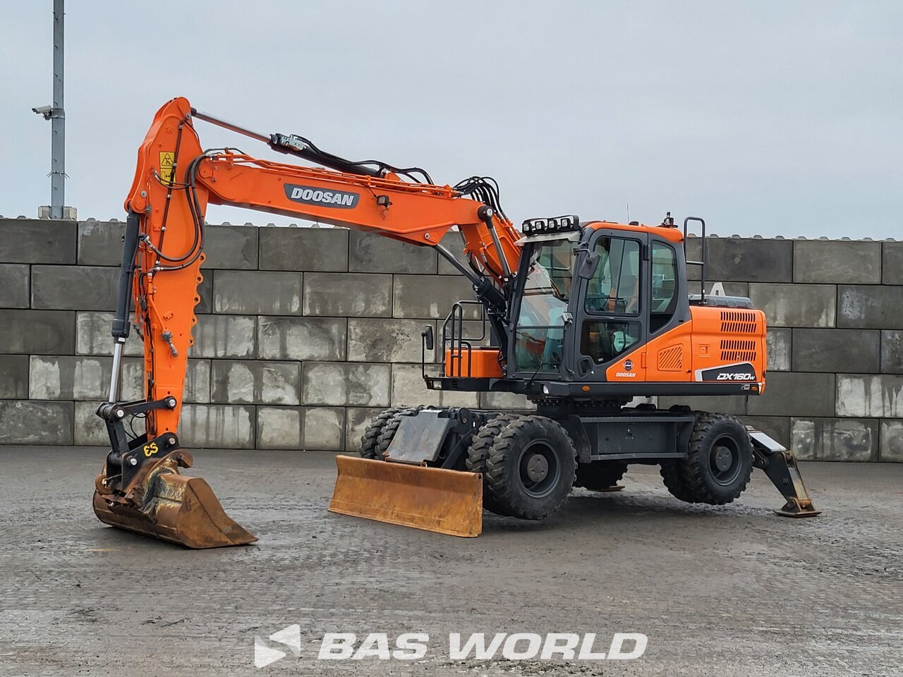 Doosan DX160 W-5 Wheeled excavator - BAS World