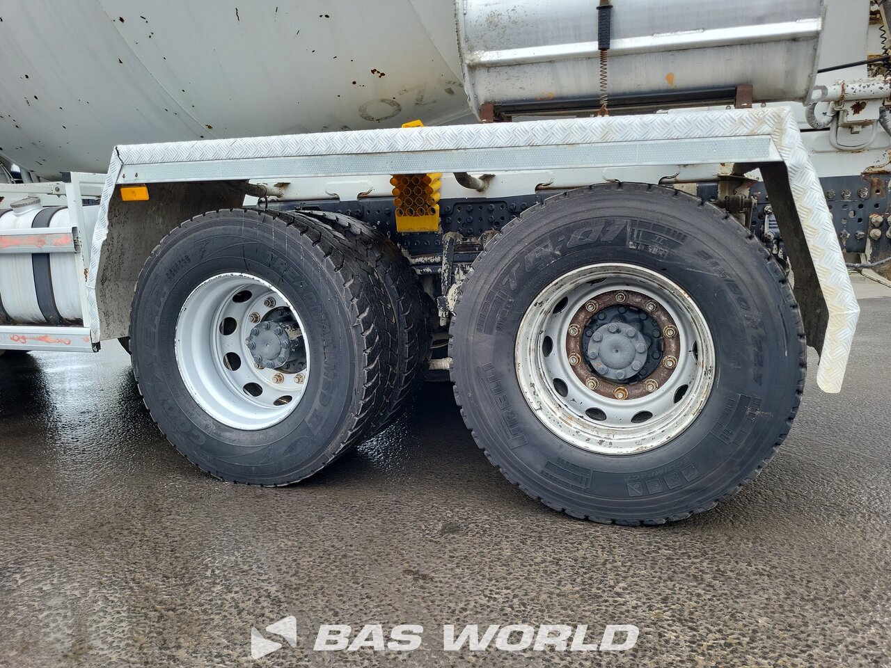 Other : Mercedes Arocs 3240 Camion malaxeur béton