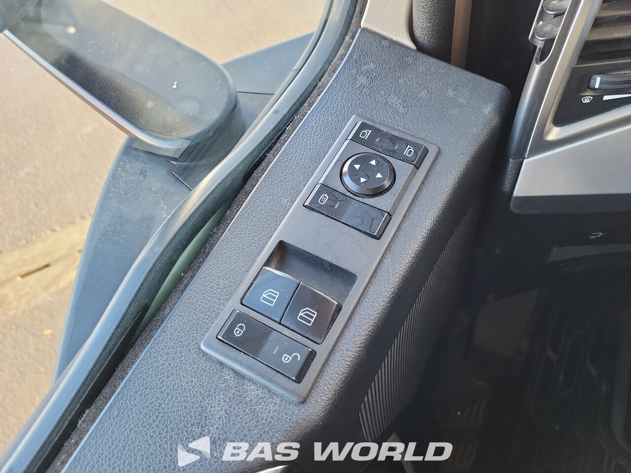 Other : Mercedes Actros 1824 شاحنة الجسم الصندوقي