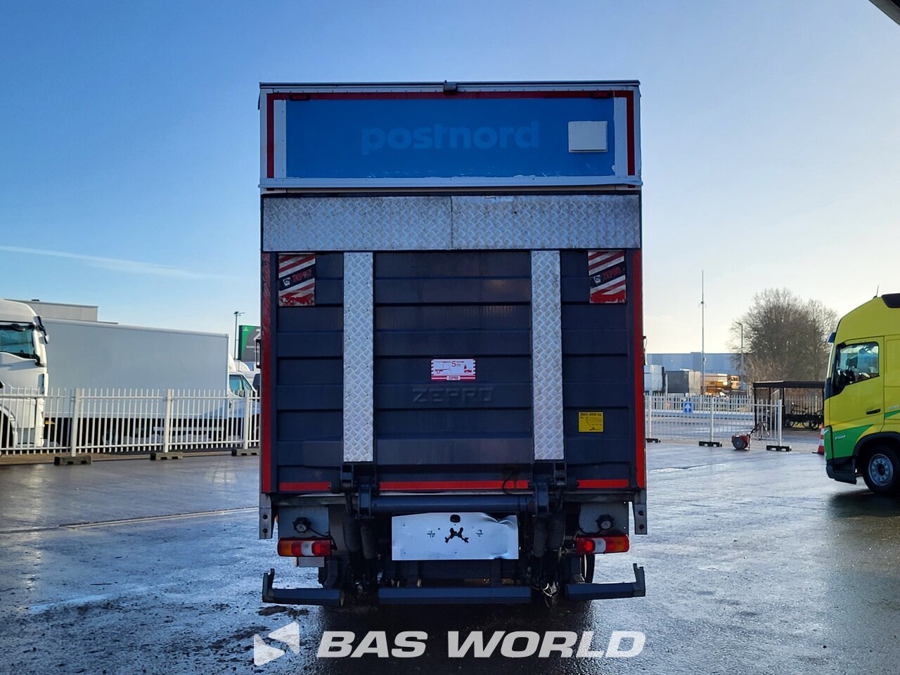 Other : Mercedes Actros 1824 شاحنة الجسم الصندوقي