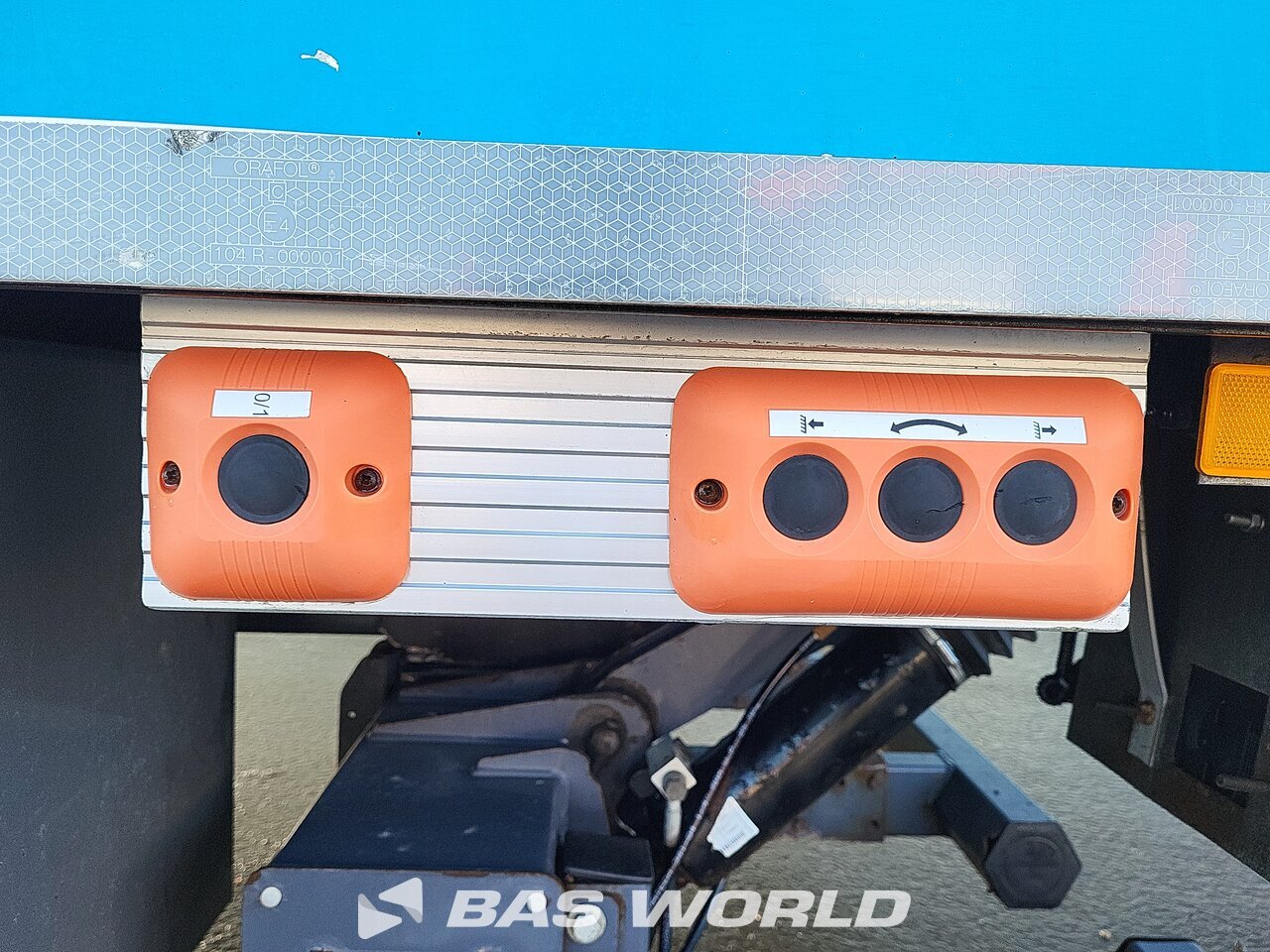 Other : Mercedes Actros 1824 شاحنة الجسم الصندوقي