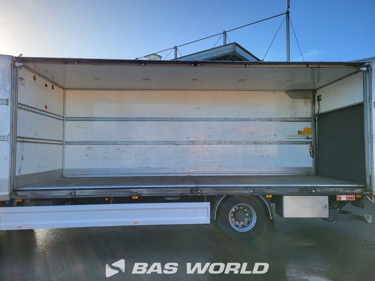 Other : Mercedes Actros 1824 شاحنة الجسم الصندوقي