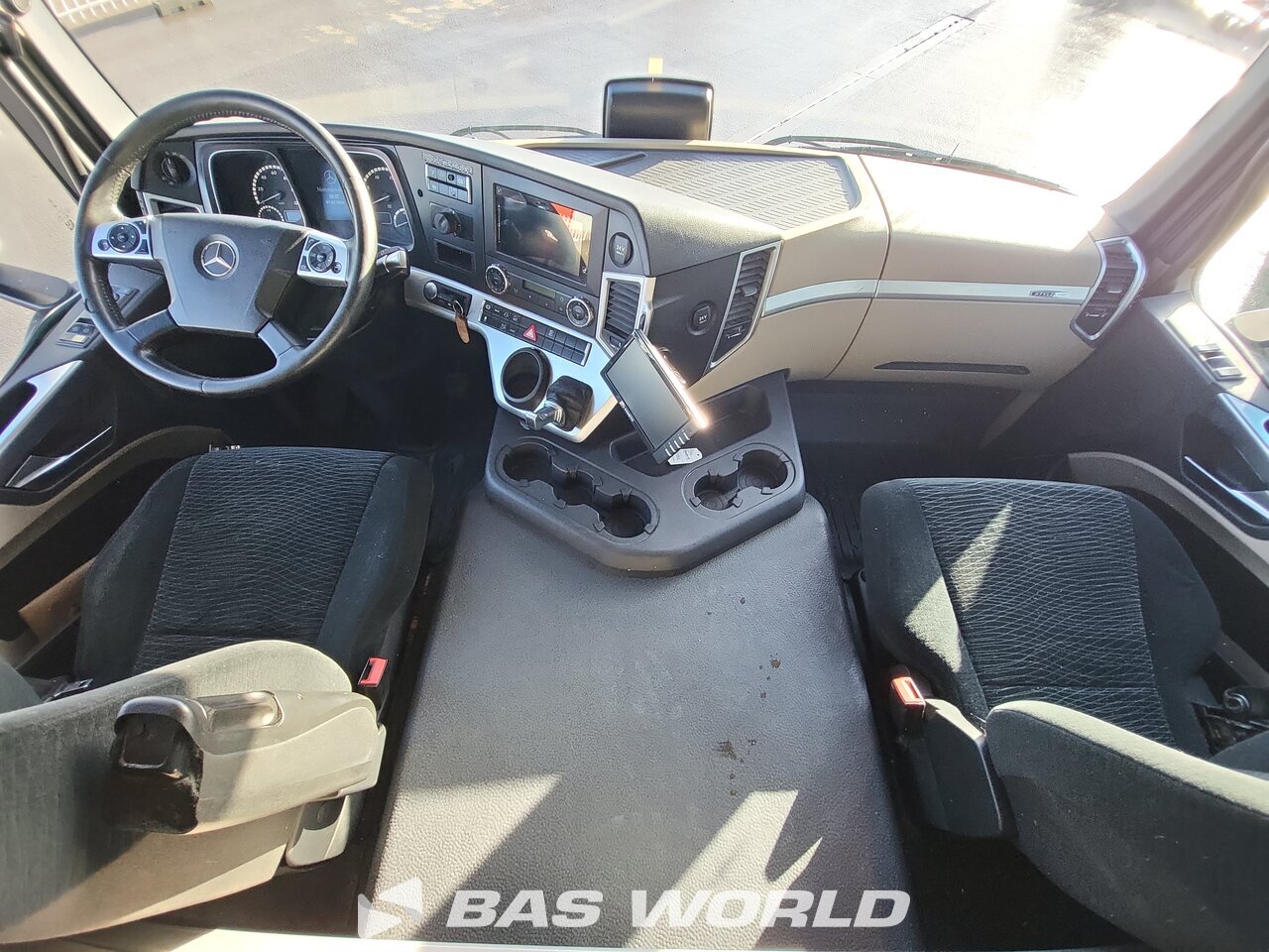 Other : Mercedes Actros 1824 شاحنة الجسم الصندوقي