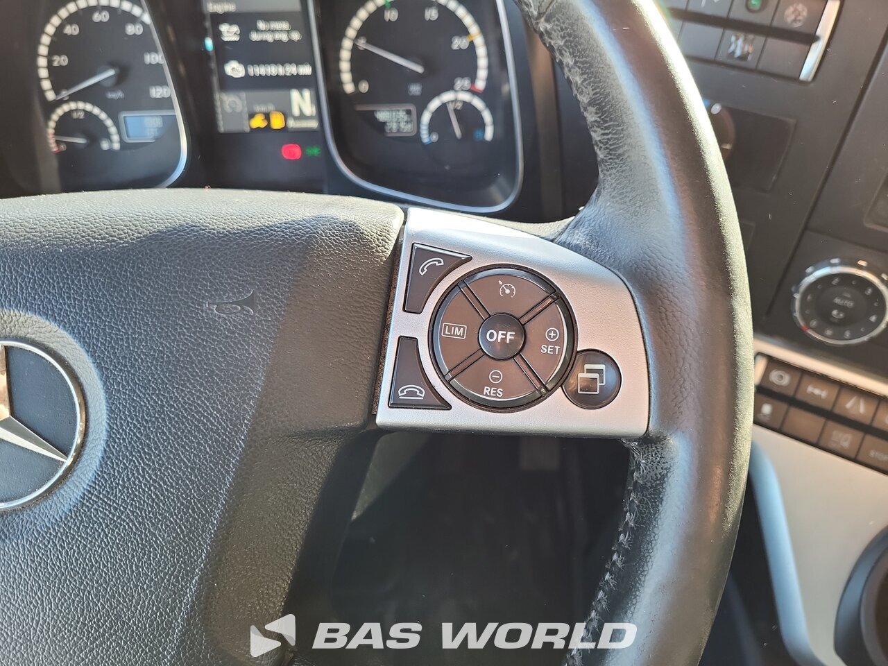 Other : Mercedes Actros 1824 شاحنة الجسم الصندوقي