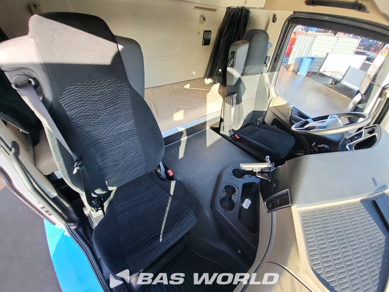 Other : Mercedes Actros 1824 شاحنة الجسم الصندوقي