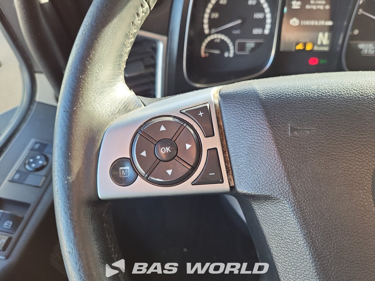 Other : Mercedes Actros 1824 شاحنة الجسم الصندوقي