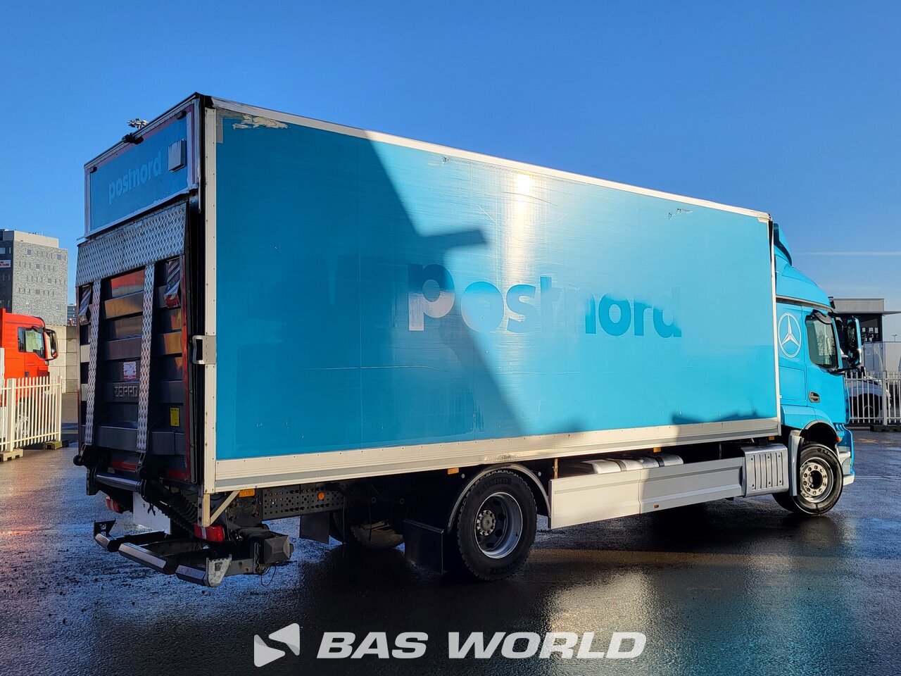 Other : Mercedes Actros 1824 شاحنة الجسم الصندوقي