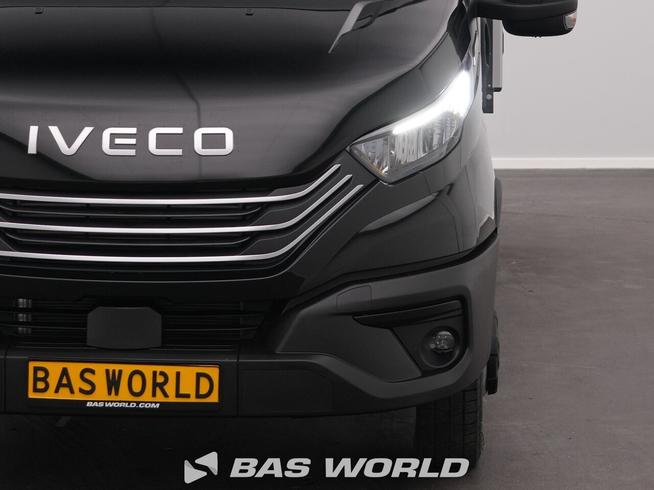 Other : Iveco Daily 35C21 Отворен