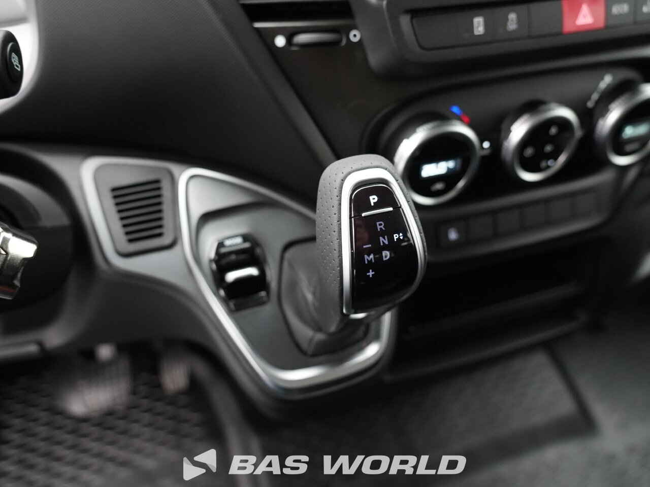 Other : Iveco Daily 35C21 Отворен