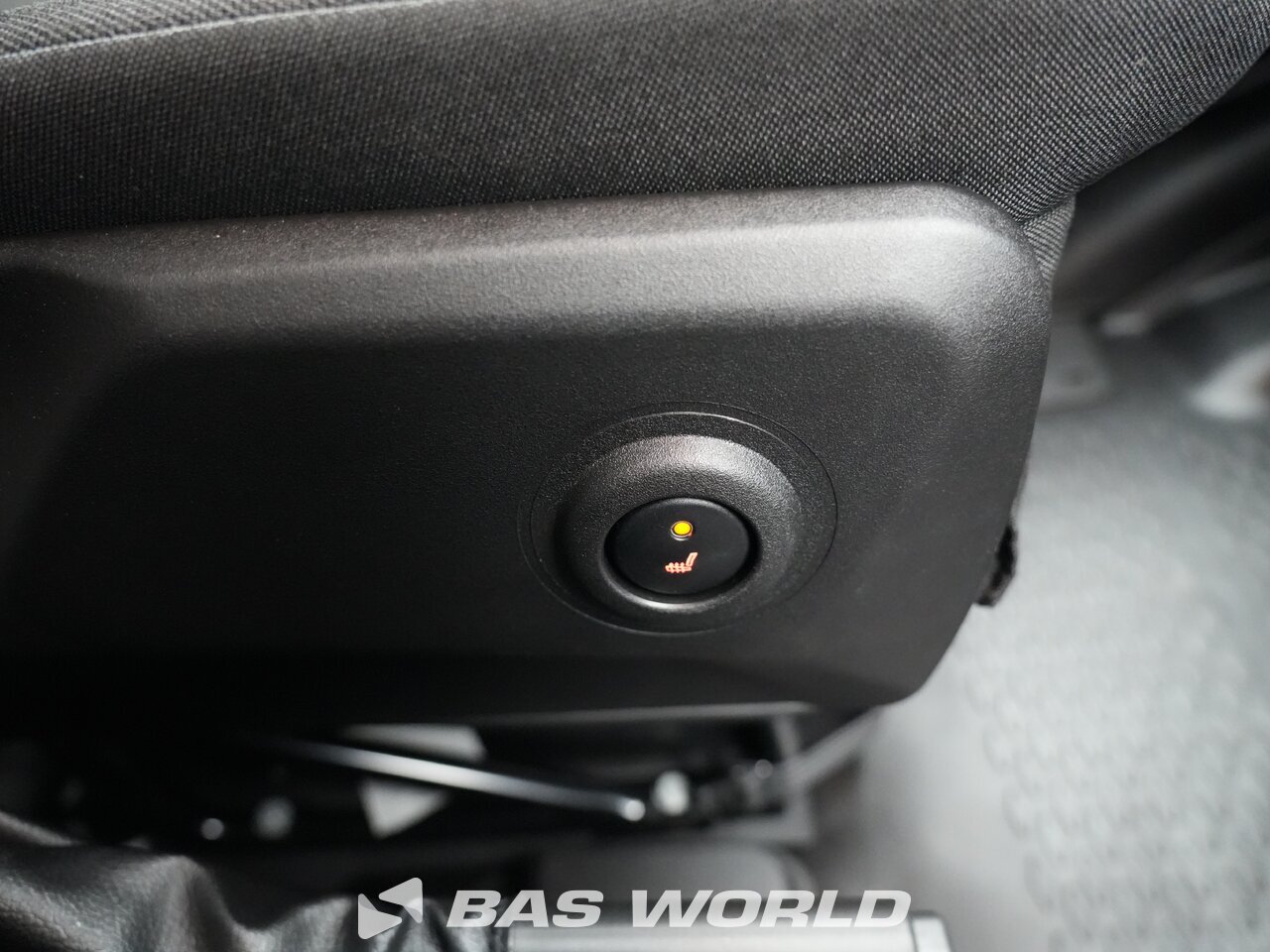 Other : Iveco Daily 35S18 شاحنة خفيفة بصندوق مغلق