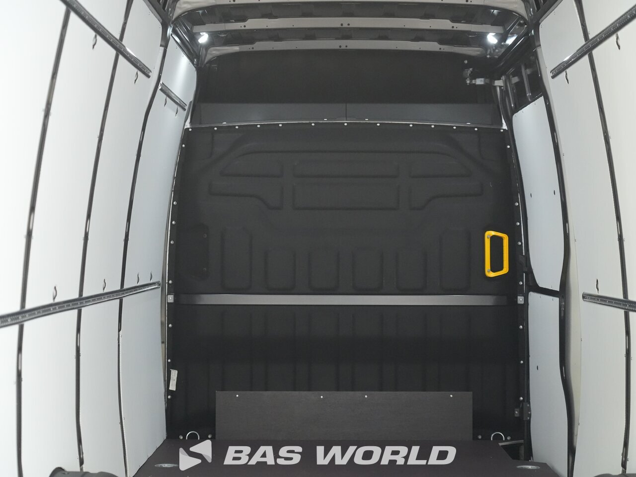Other : Iveco Daily 35S18 شاحنة خفيفة بصندوق مغلق