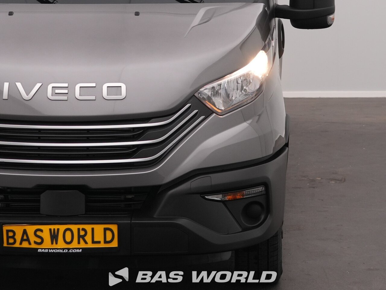 Other : Iveco Daily 35S18 شاحنة خفيفة بصندوق مغلق