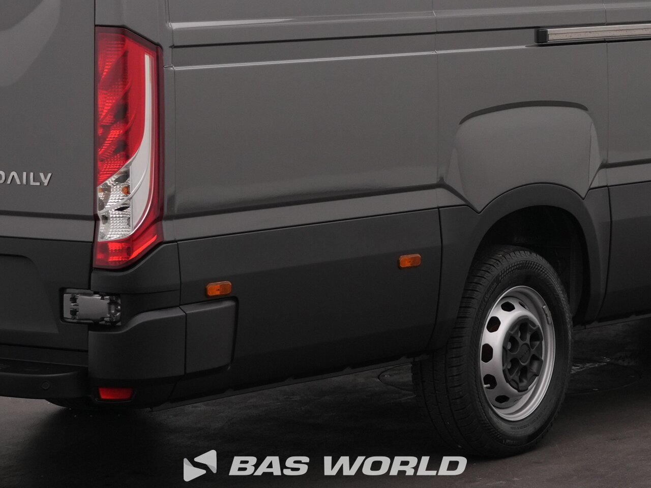 Other : Iveco Daily 35S18 شاحنة خفيفة بصندوق مغلق
