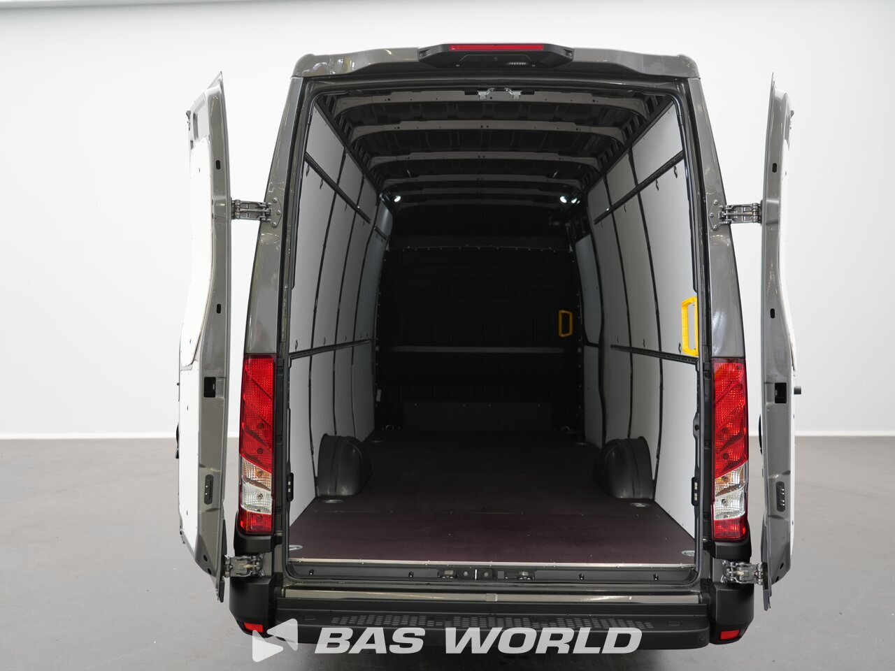 Other : Iveco Daily 35S18 شاحنة خفيفة بصندوق مغلق