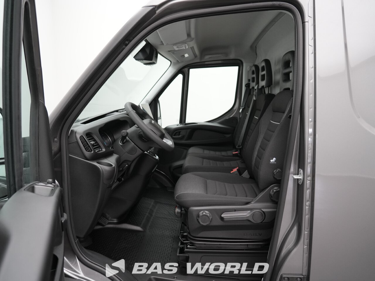 Other : Iveco Daily 35S18 شاحنة خفيفة بصندوق مغلق