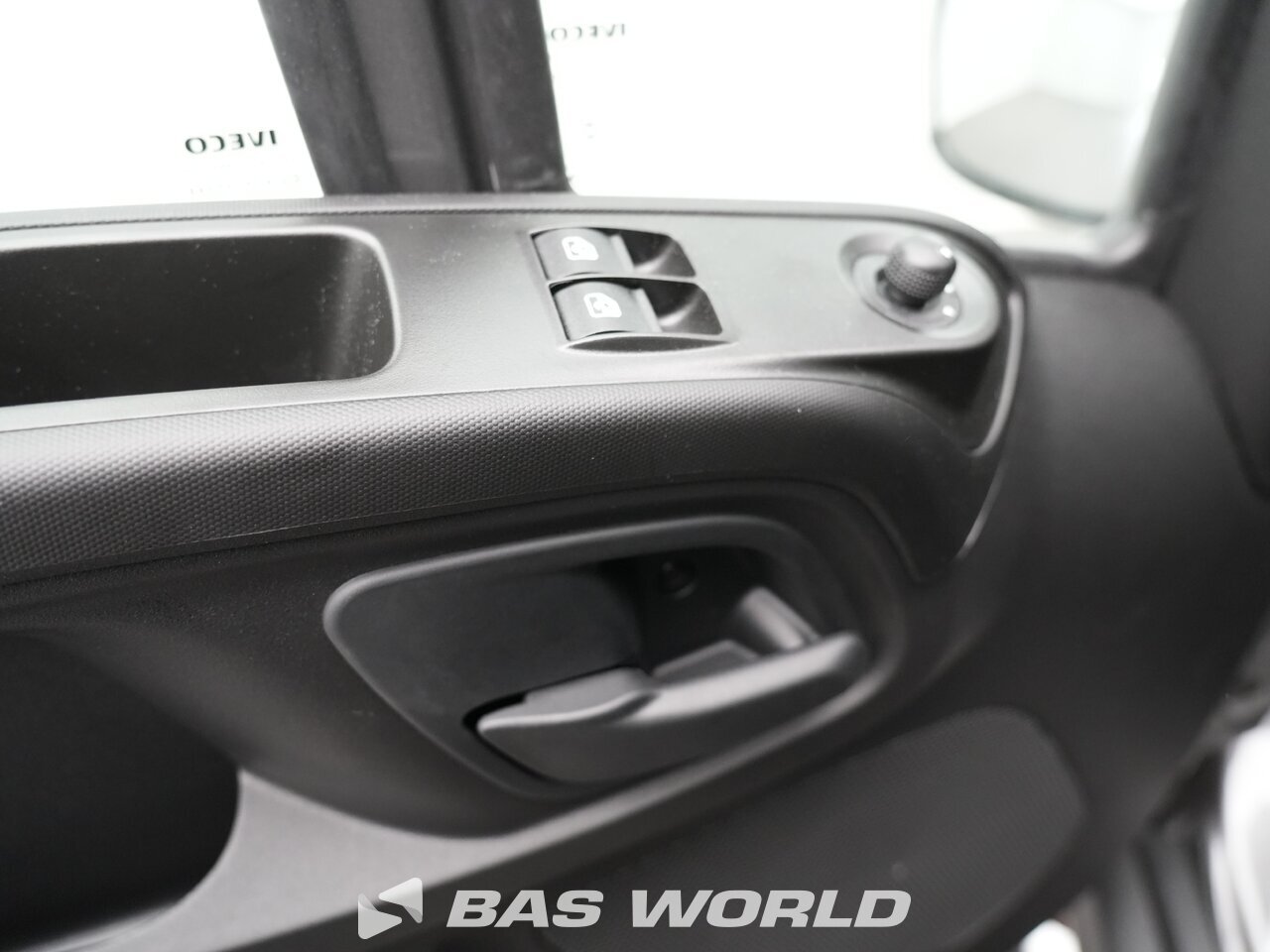 Other : Iveco Daily 35S18 شاحنة خفيفة بصندوق مغلق
