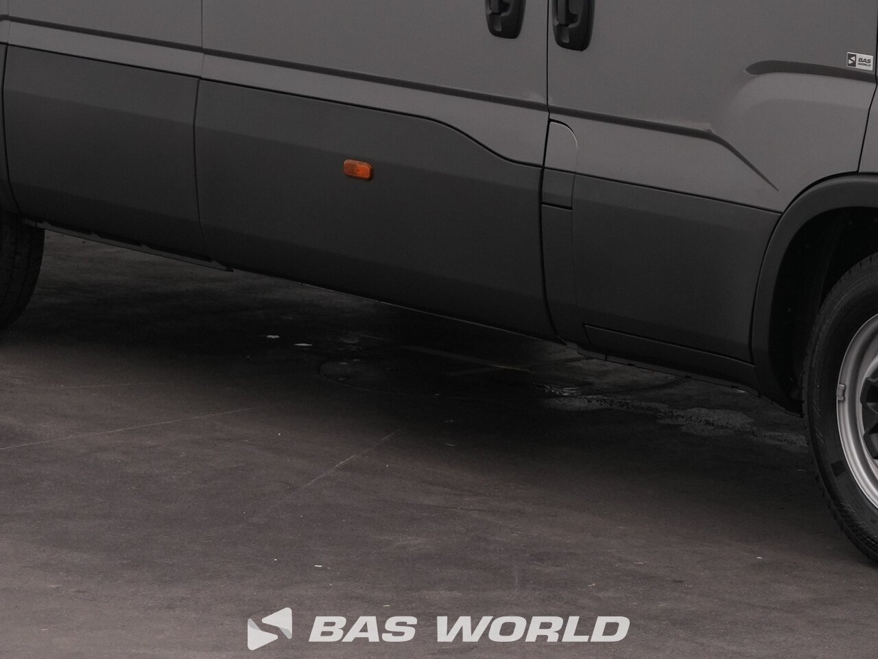 Other : Iveco Daily 35S18 شاحنة خفيفة بصندوق مغلق