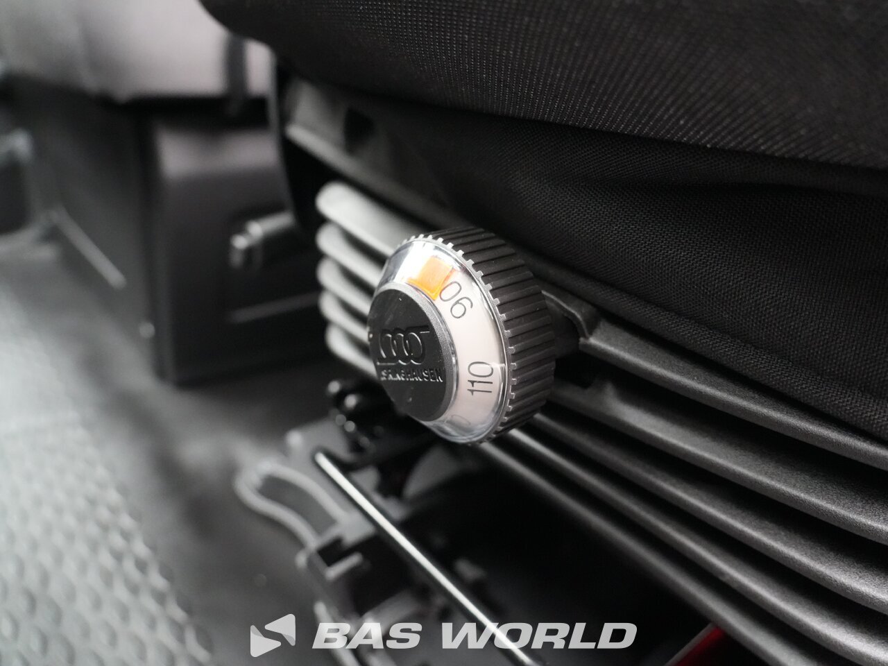Other : Iveco Daily 35S18 شاحنة خفيفة بصندوق مغلق