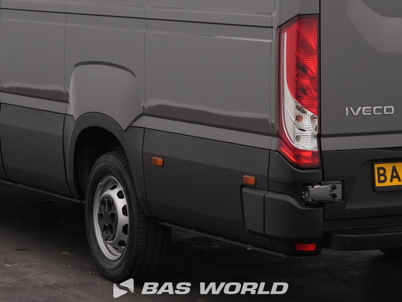 Other : Iveco Daily 35S18 شاحنة خفيفة بصندوق مغلق