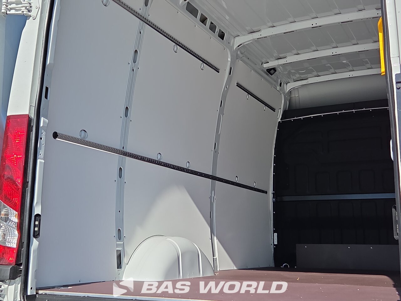 Other : Iveco Daily 35S18 Duba închisă