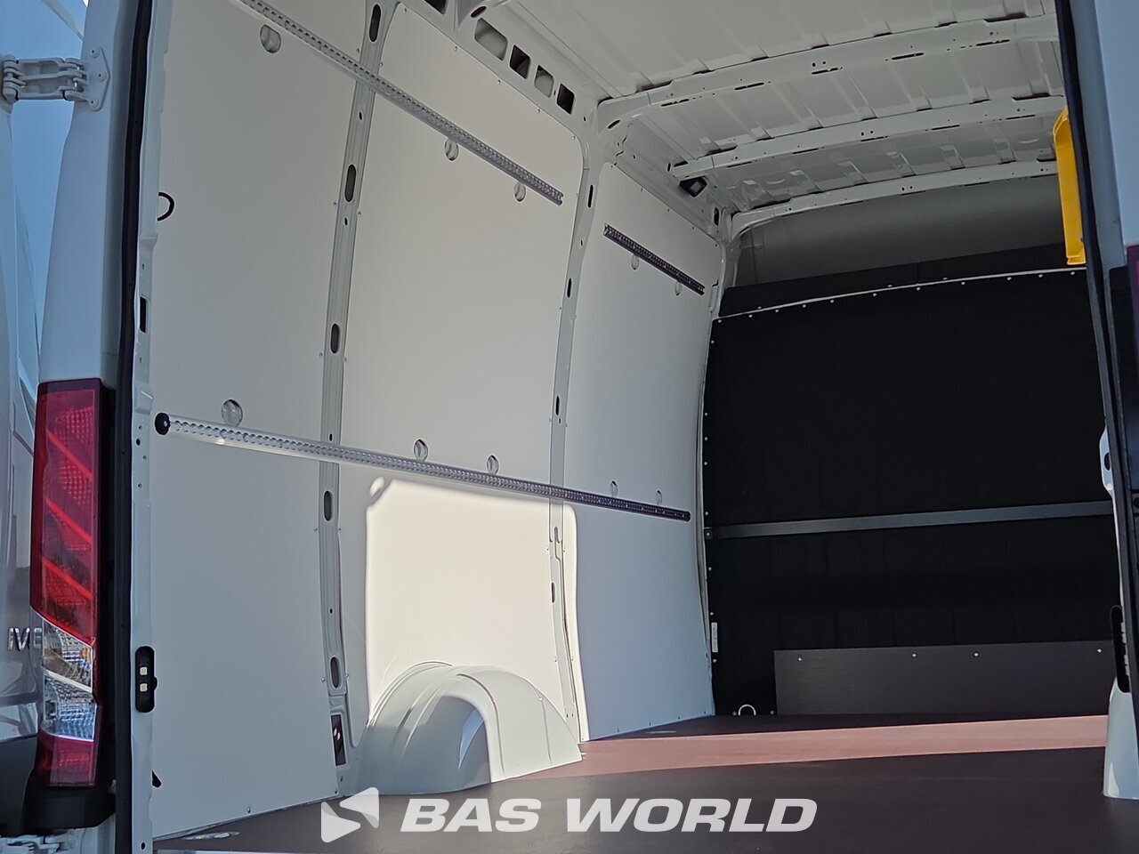Other : Iveco Daily 35S18 Затворен ван