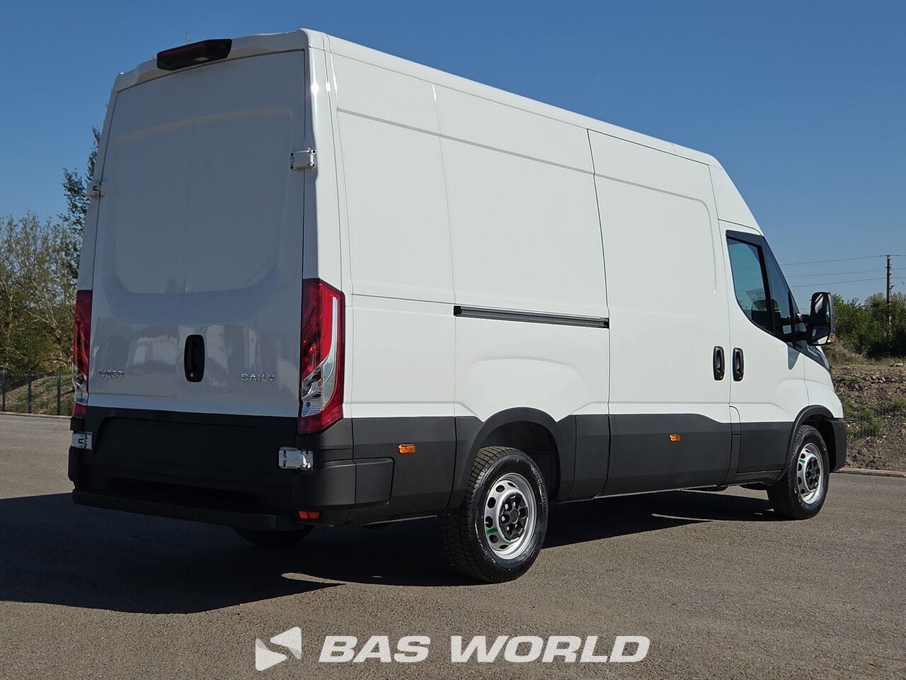 Other : Iveco Daily 35S18 شاحنة خفيفة بصندوق مغلق