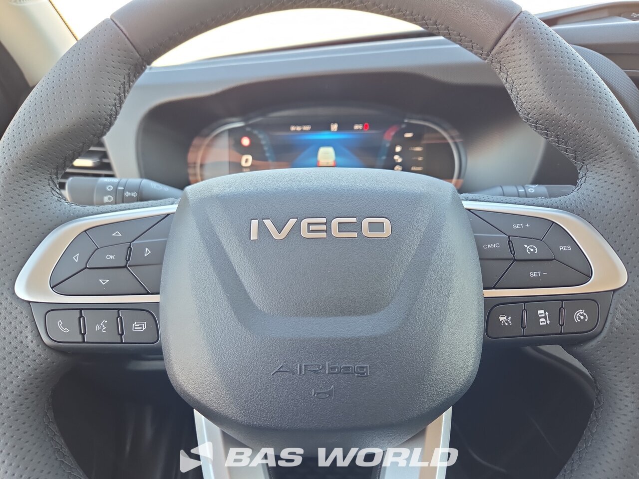 Other : Iveco Daily 35S18 شاحنة خفيفة بصندوق مغلق