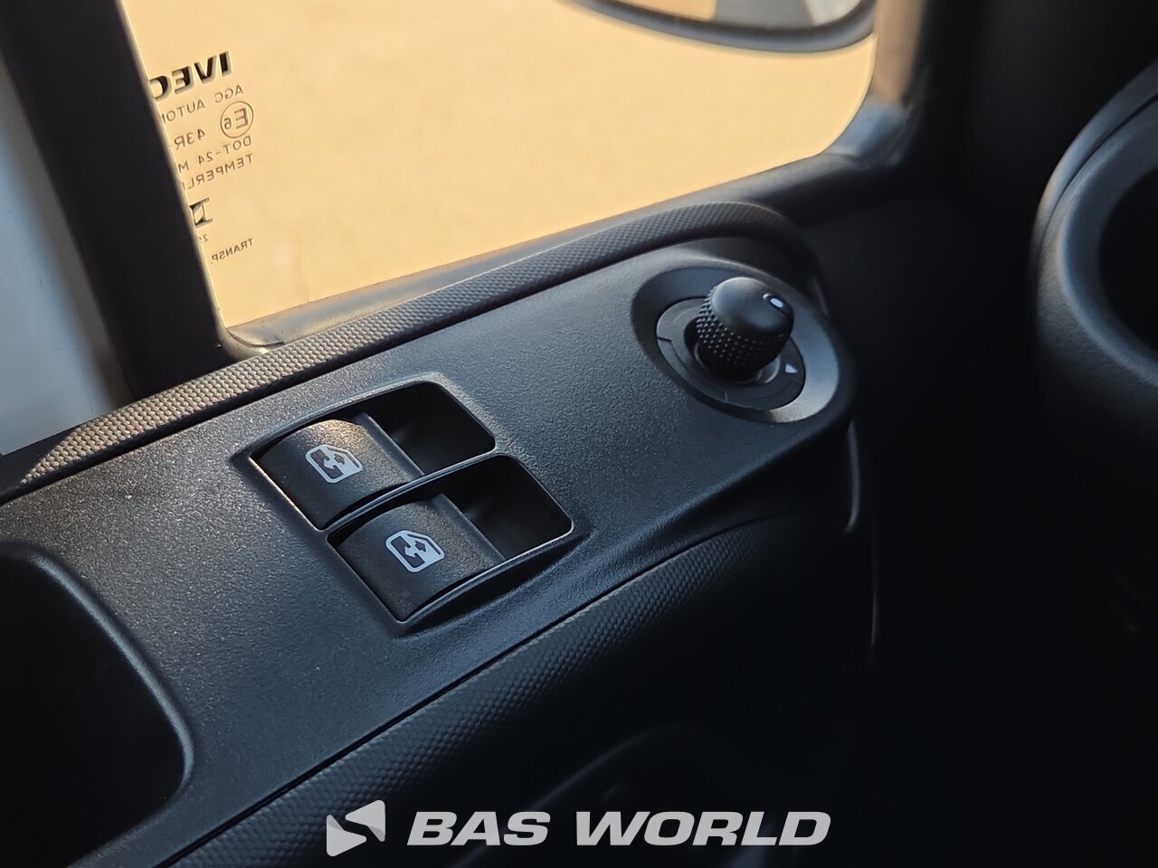Other : Iveco Daily 35S18 شاحنة خفيفة بصندوق مغلق